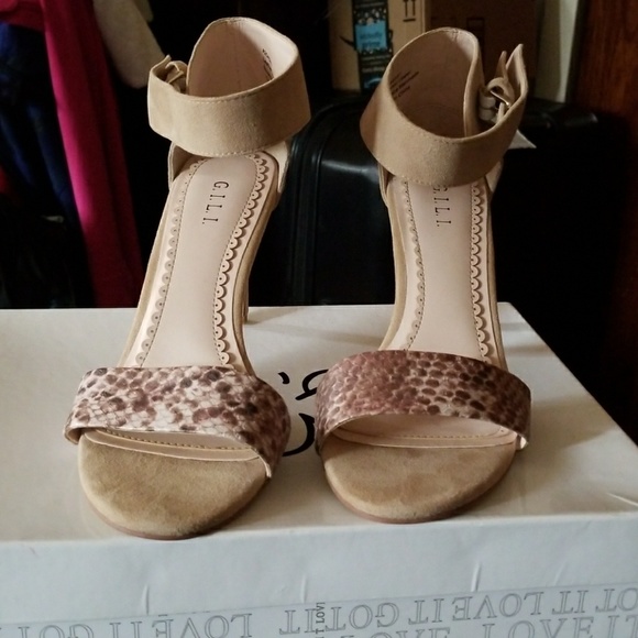 Shoes - Picture 2 of 6
