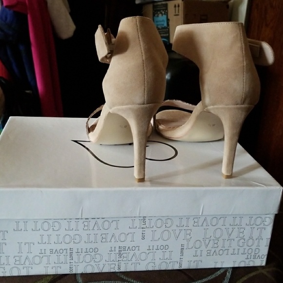 Shoes - Picture 5 of 6