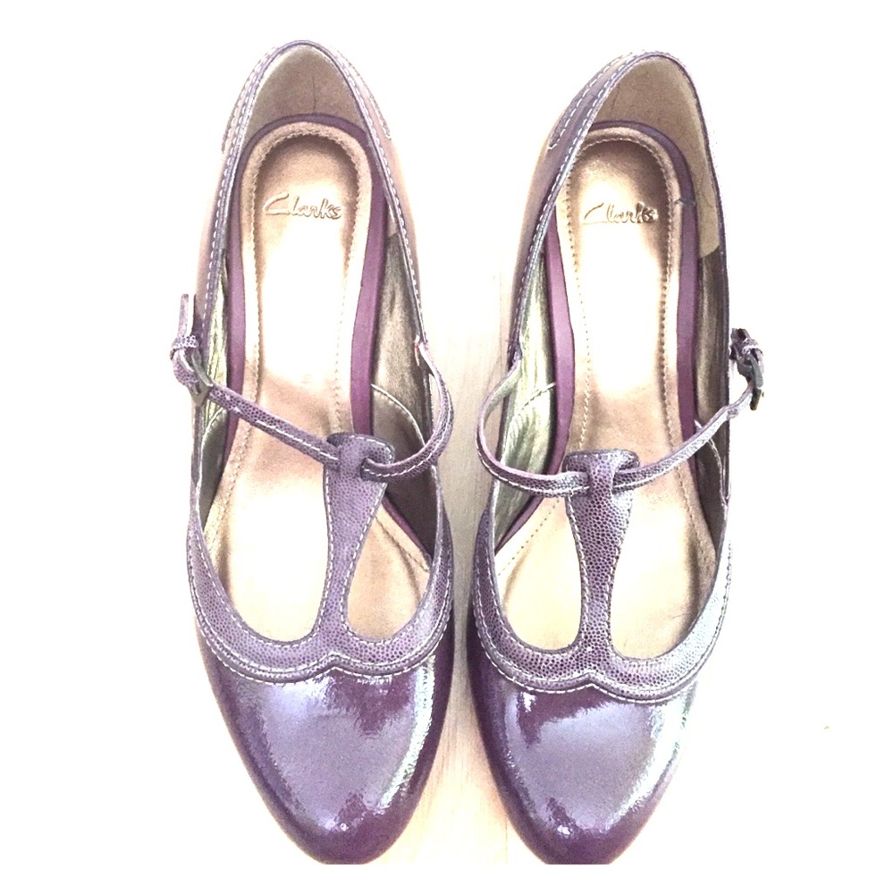 Clarks Dark purple vintage style t-strap pumps 8