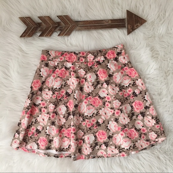 Charlotte Russe Dresses & Skirts - Women's/juniors Floral skirt