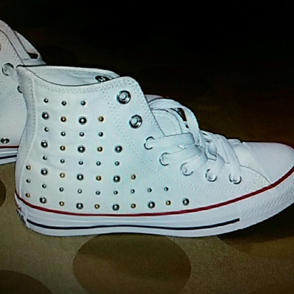 Hold Womens converse white studded size 9 NWOT - Picture 3 of 3