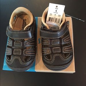 Boys Brown Sandals. Size 4. NWT