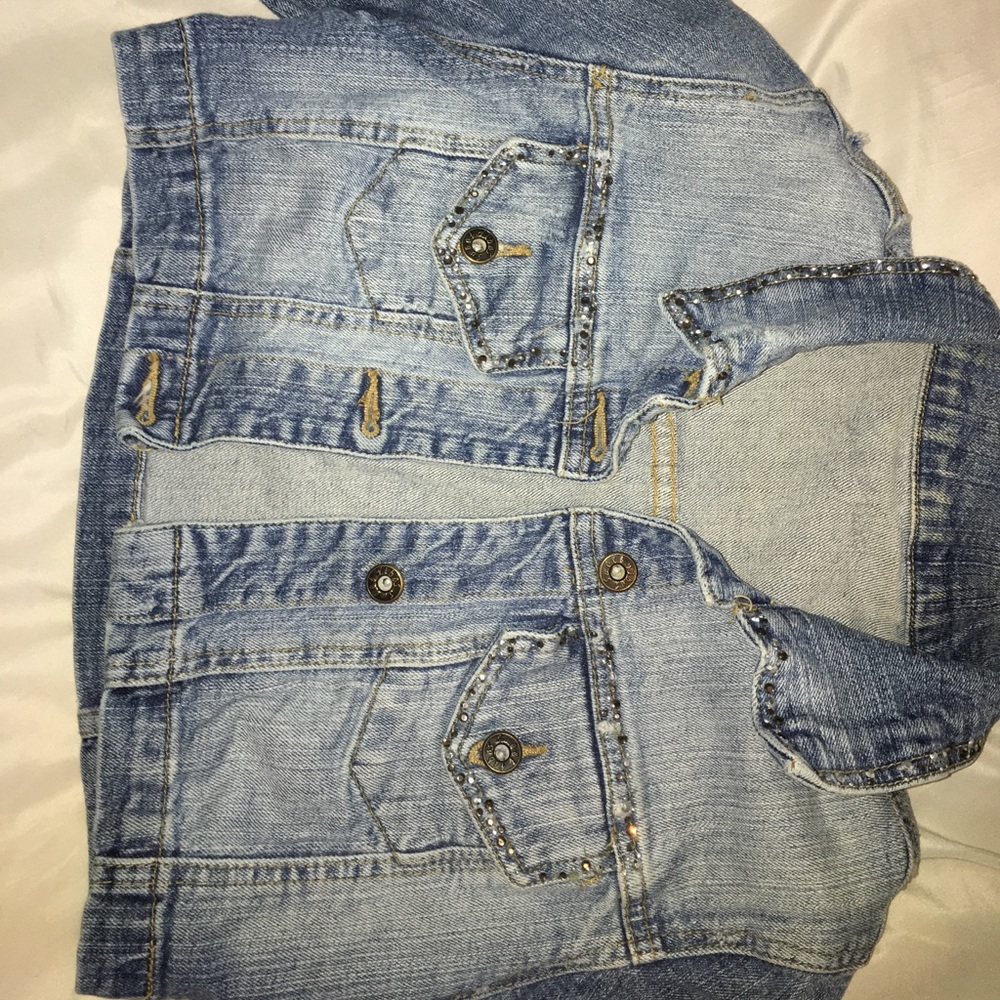 Sweet Vibes distressed/jeweled Jean crop jacket ✨