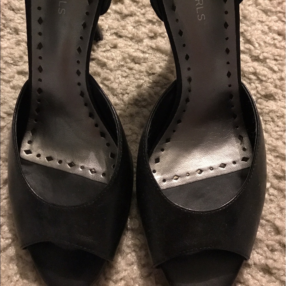 Open toe black heels