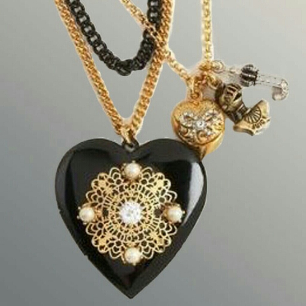 Juicy couture black heart necklas
