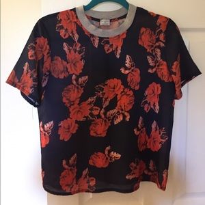 Short sleeves floral shirt size M(it's like a S)