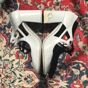 prada tragedy: single shoe for sale//want-ad