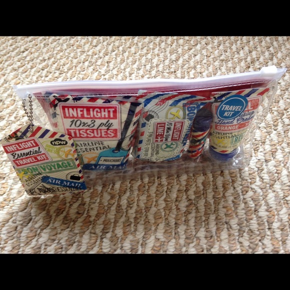 Essentials Travel Kit- NEW from J. Crew - Picture 2 of 2