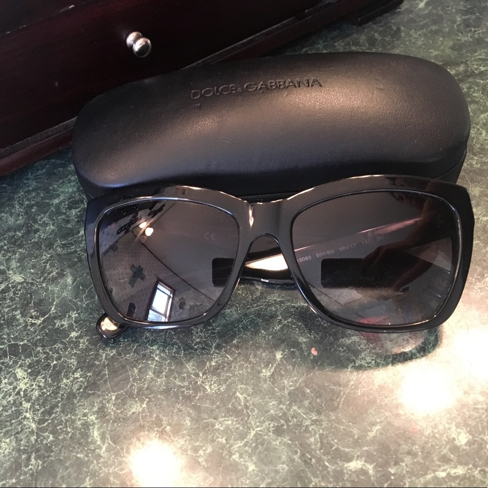 D&G black sunnies