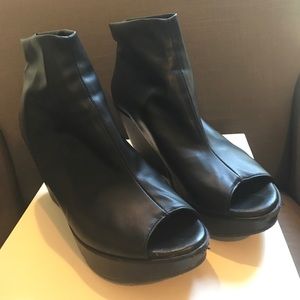 Cordani Sloan Black Peeptoe Wedges