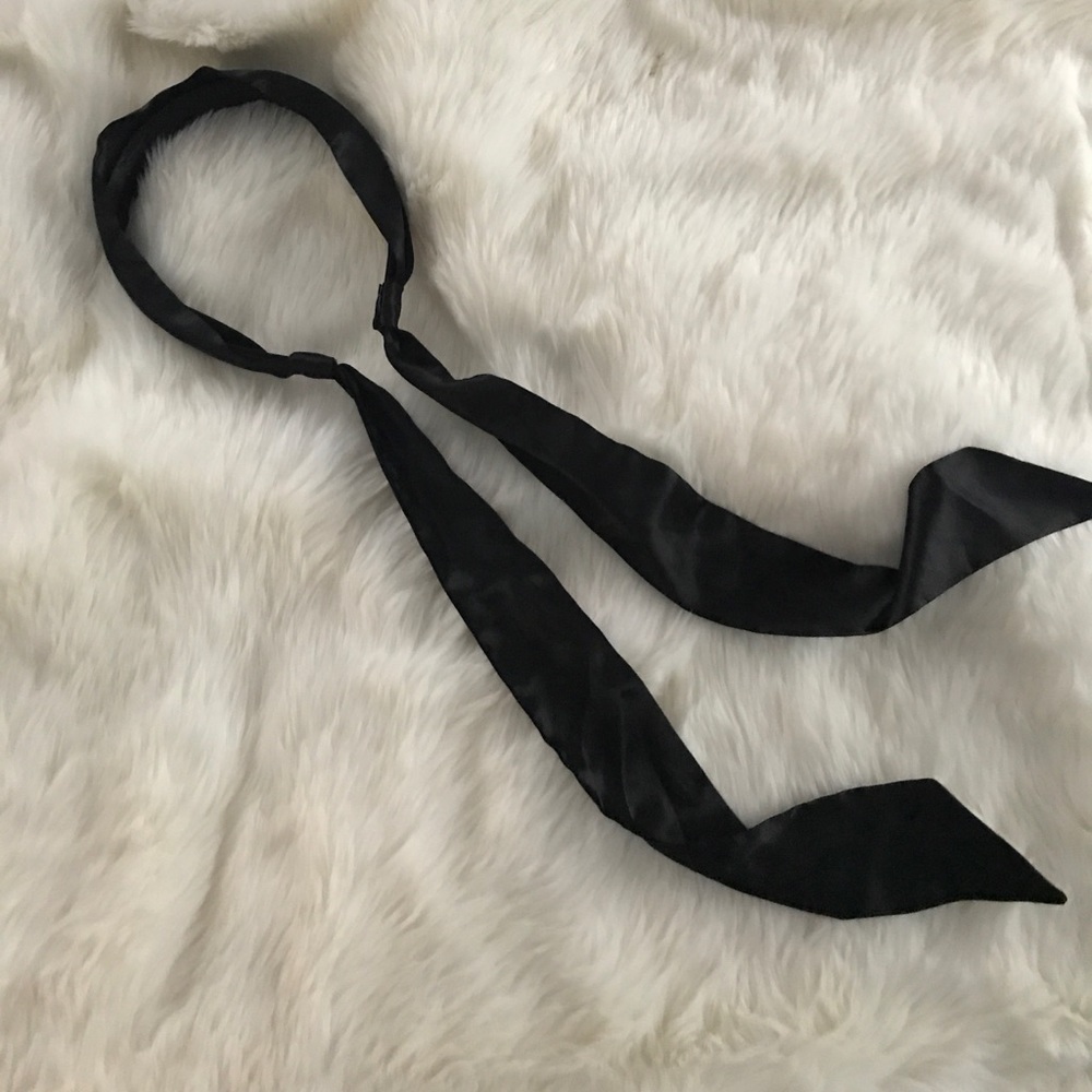 Black headband with tie