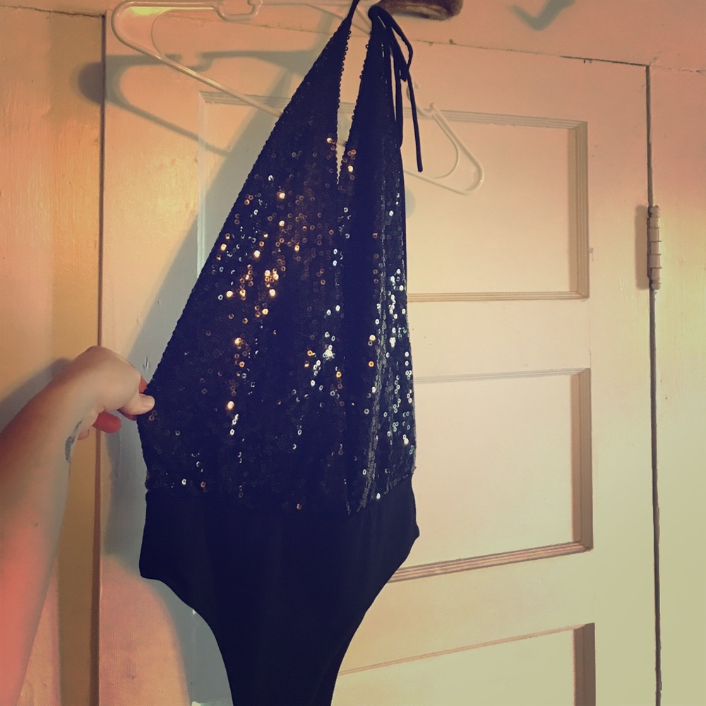 Night out Top!! Sequin, no back Leo! HOT!