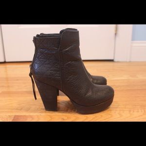 US 8 Steve Madden Platform Booties