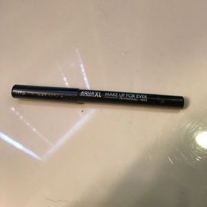 NEW aqua XL eyeliner in matte black