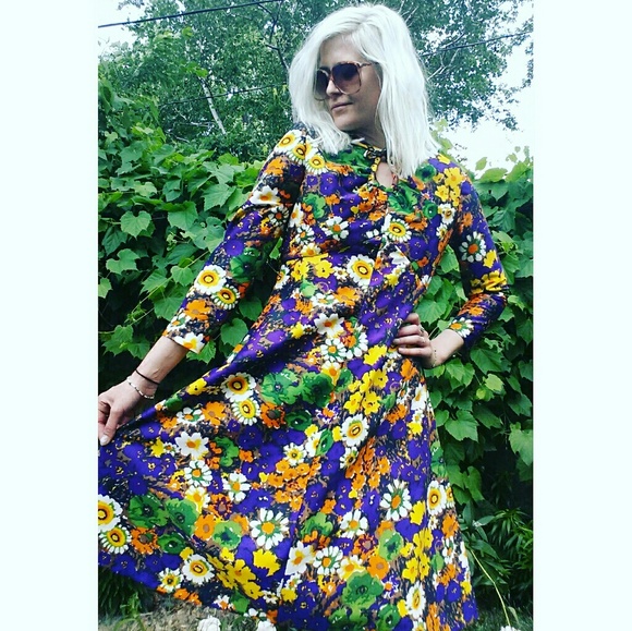 Vintage Dresses & Skirts - Vintage 70's floral secretary dress