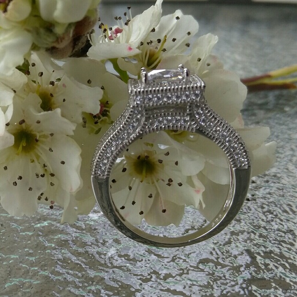 Genuine solid .925 Sterling Silver Engagement Ring - Picture 4 of 5