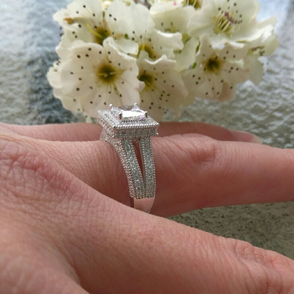 Genuine solid .925 Sterling Silver Engagement Ring - Picture 1 of 5