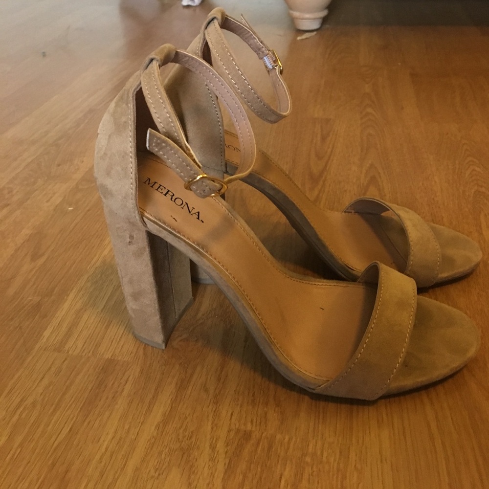 4-inch Block Heel Sandals Size 7.5