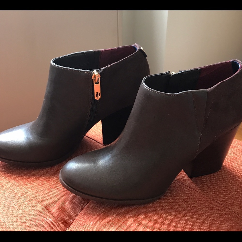 🎈SALE🎈Tommy Hilfiger brown boots
