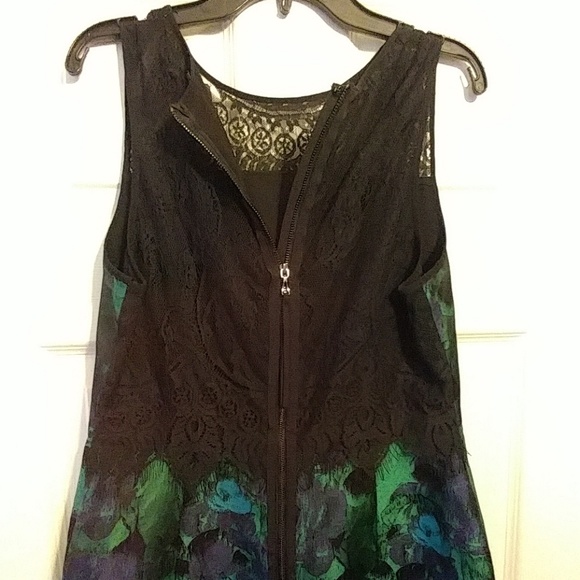 Beautiful dress - Picture 2 of 3