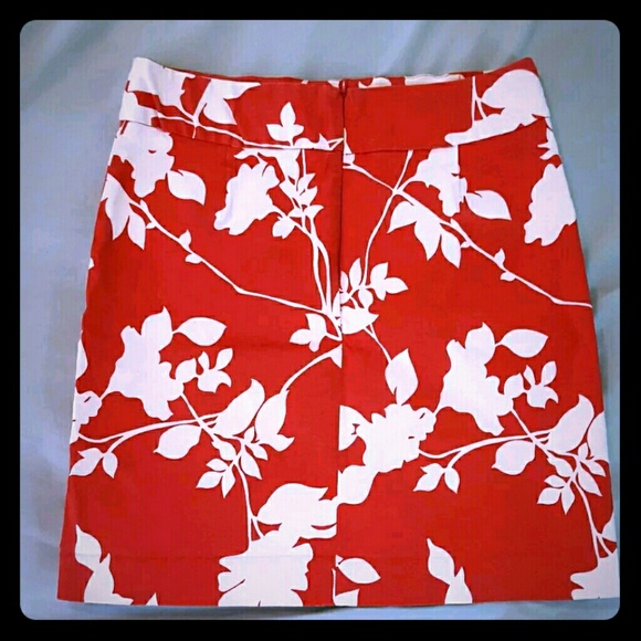 Red & White Floral Mod Retro Skirt - Picture 2 of 3