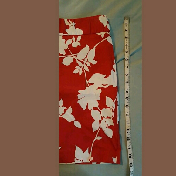 Red & White Floral Mod Retro Skirt - Picture 3 of 3