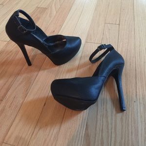 Black Steve Madden Noella platform pumps 6.5