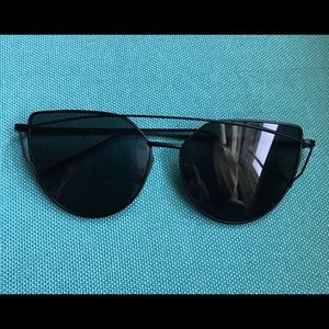 FASHIONABLE SUNGLASSES