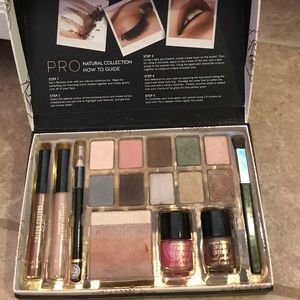 Amelia Knight pro natural collection makeup kit