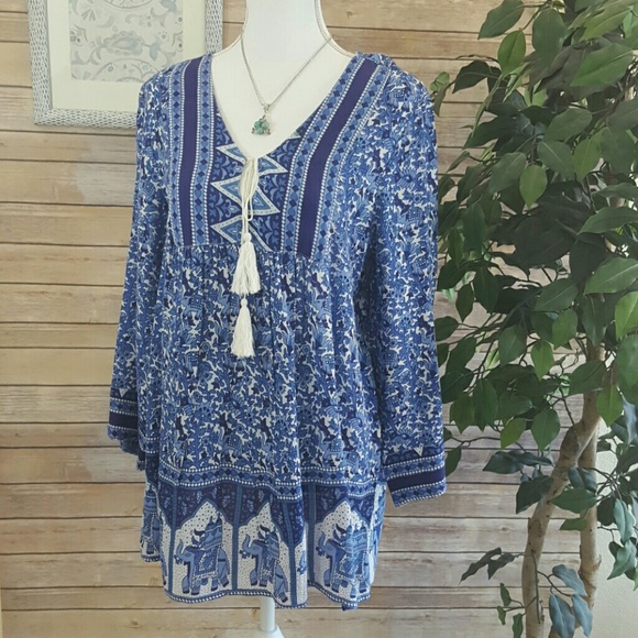 Chelsea & Violet Blue Floral Elephant print Top - Picture 1 of 7