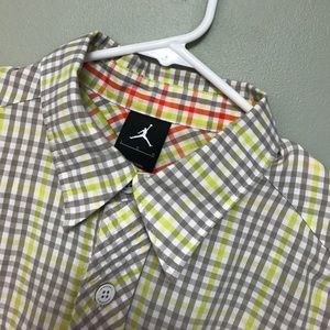 Jordan Button-Up in Grit/Volt