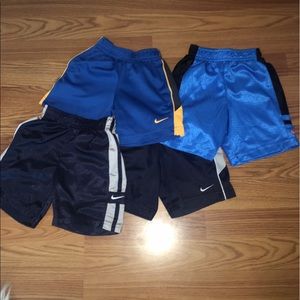 4 pairs of Nike shorts - boy 3T
