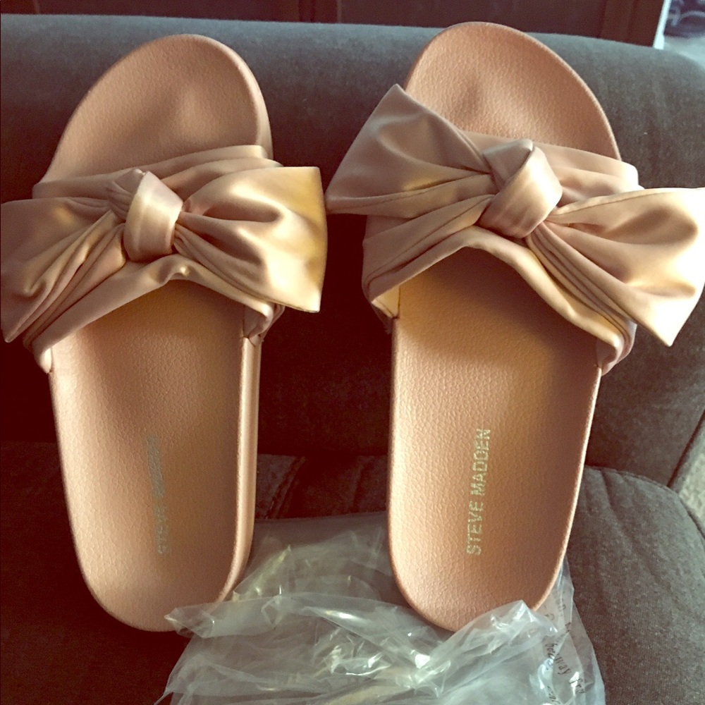 Steve Madden Pink Silk bow Slippers. New!!!