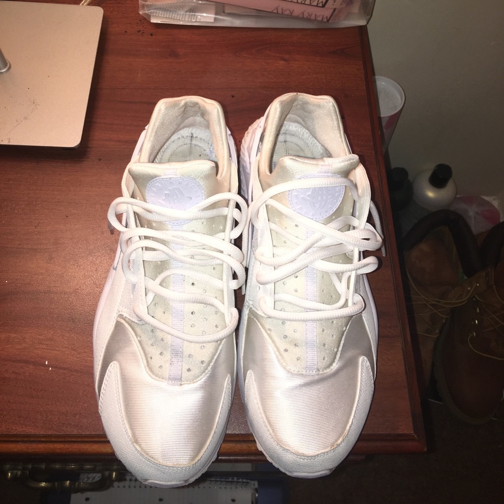 White Nike Huaraches