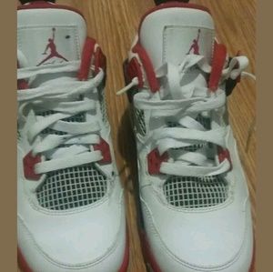 Jordan 4 fire red