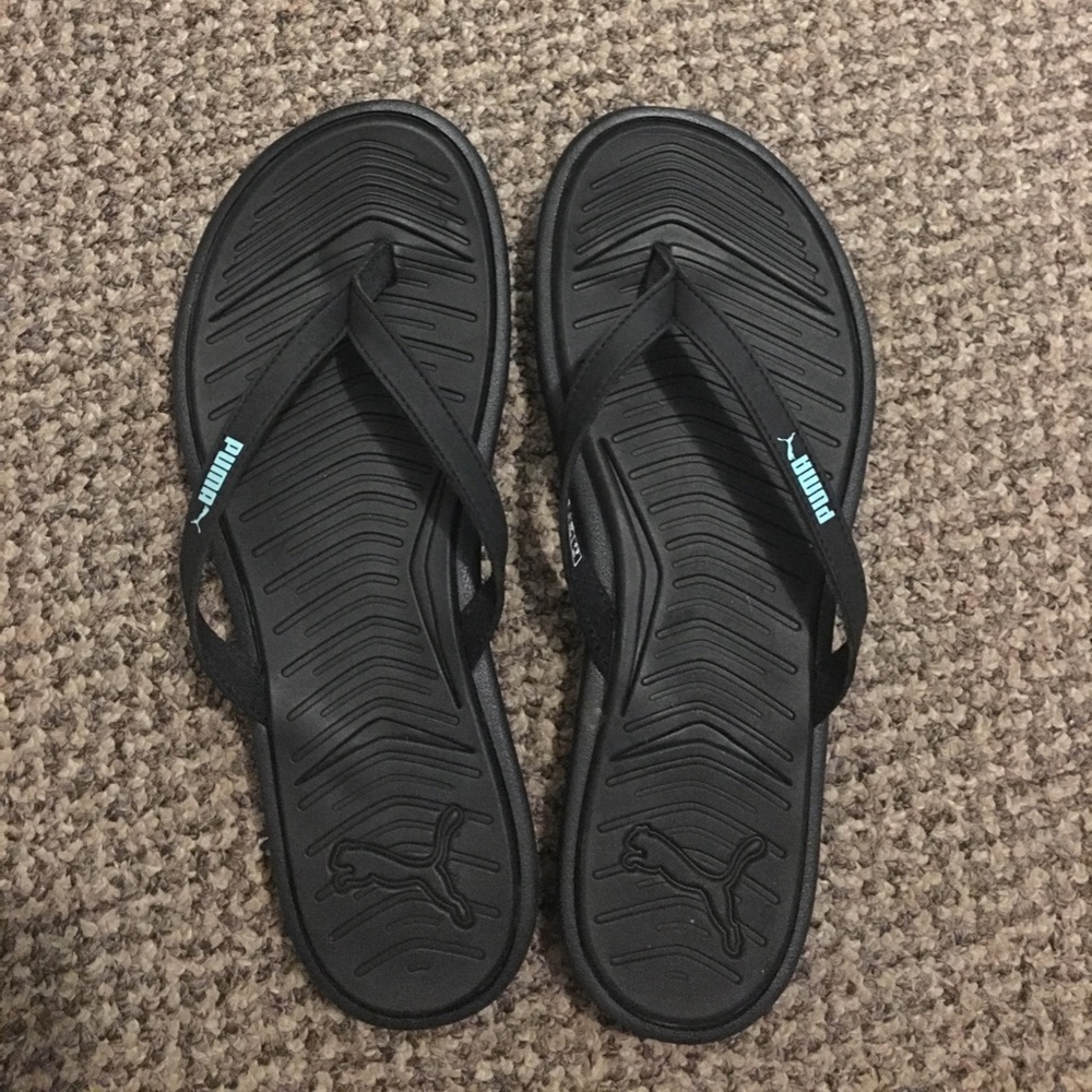 Puma black flip flop
