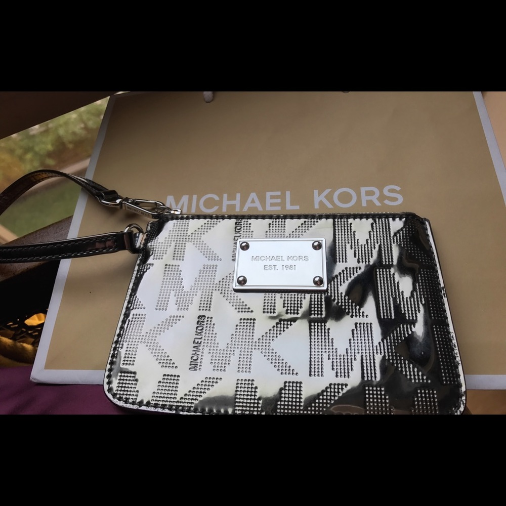 Michael Kors her set wristlet