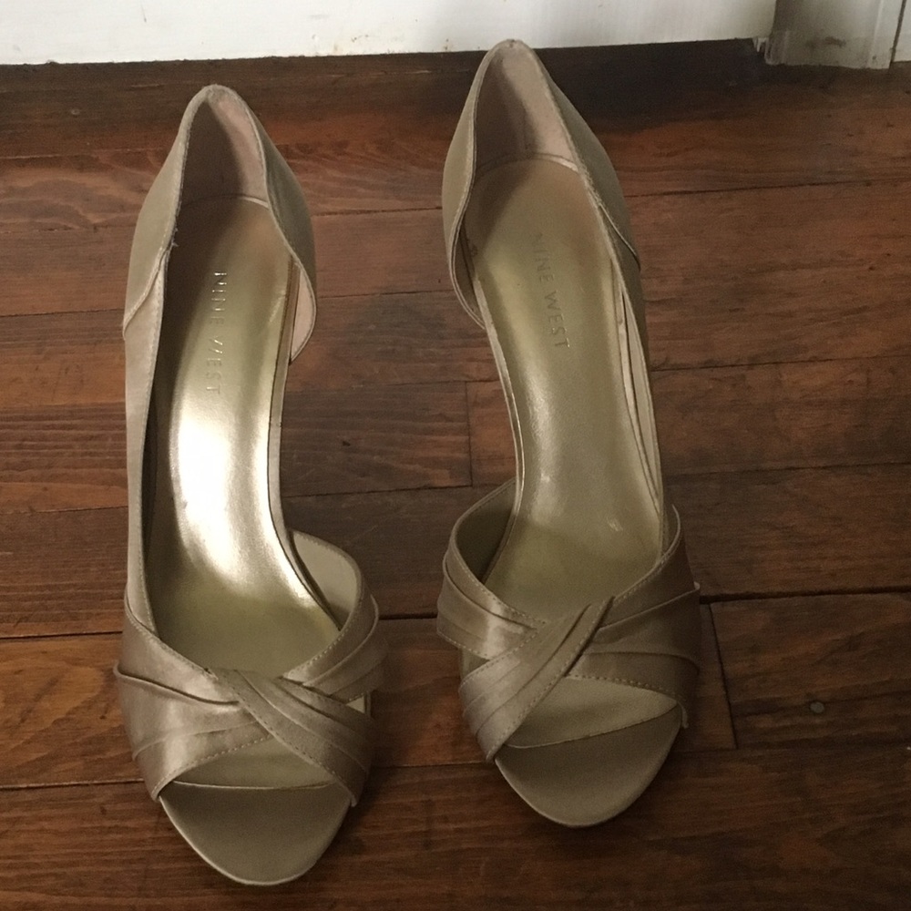 Nine West satin heels NEVER WORN