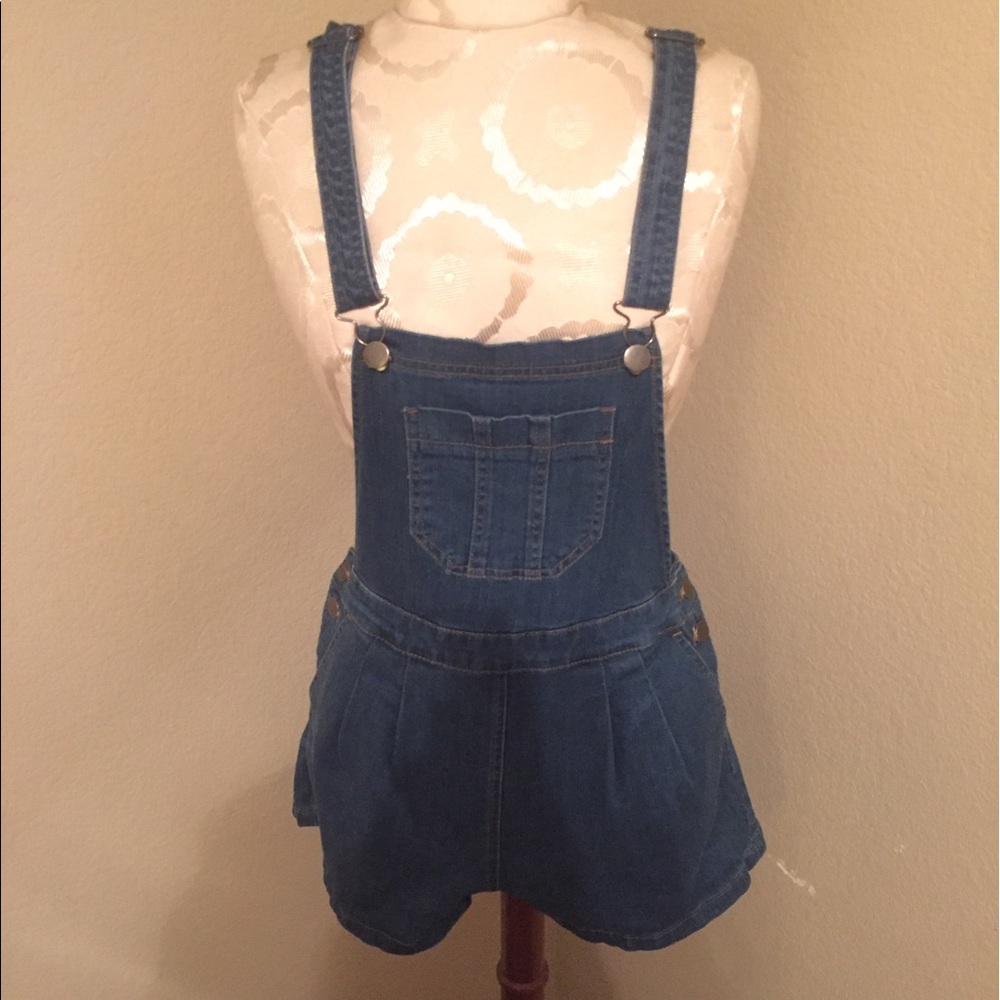 Short Denim Overalls w/ adjustable straps &buttons