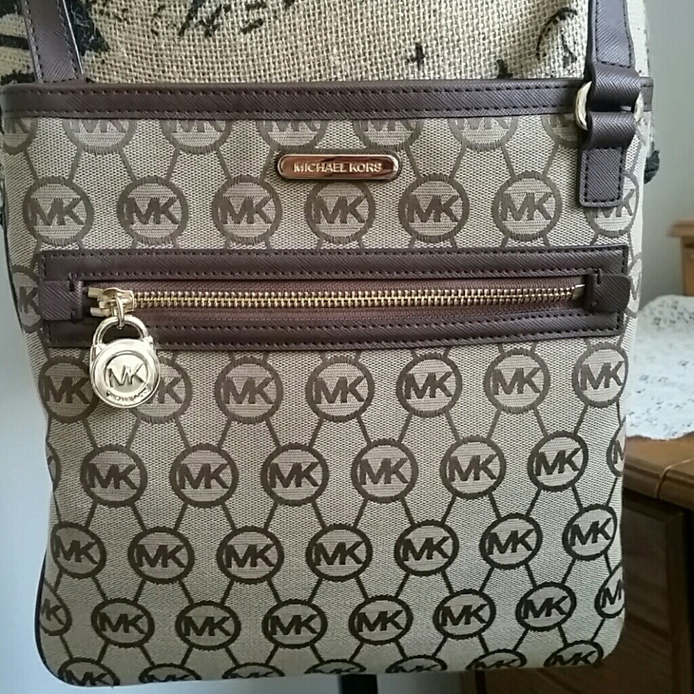 Crossbody purse