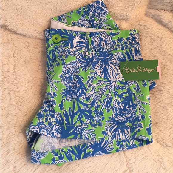 Lilly Pulitzer Walsh Short Biggest Fan Print - Picture 3 of 5