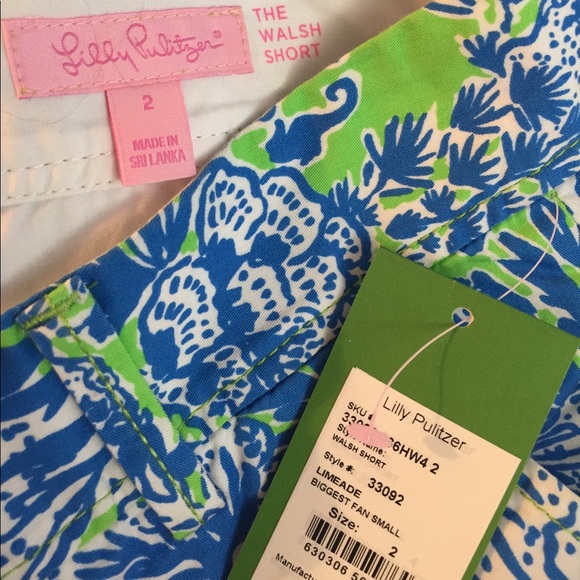Lilly Pulitzer Walsh Short Biggest Fan Print - Picture 4 of 5
