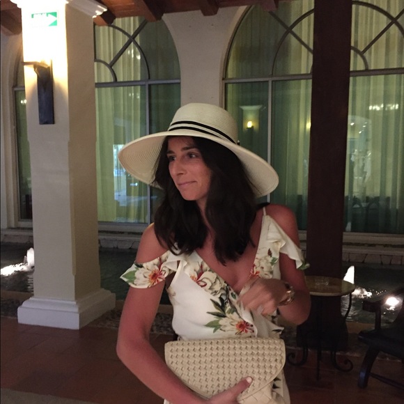 Meet Your Posher, Kira! - Picture 4 of 4