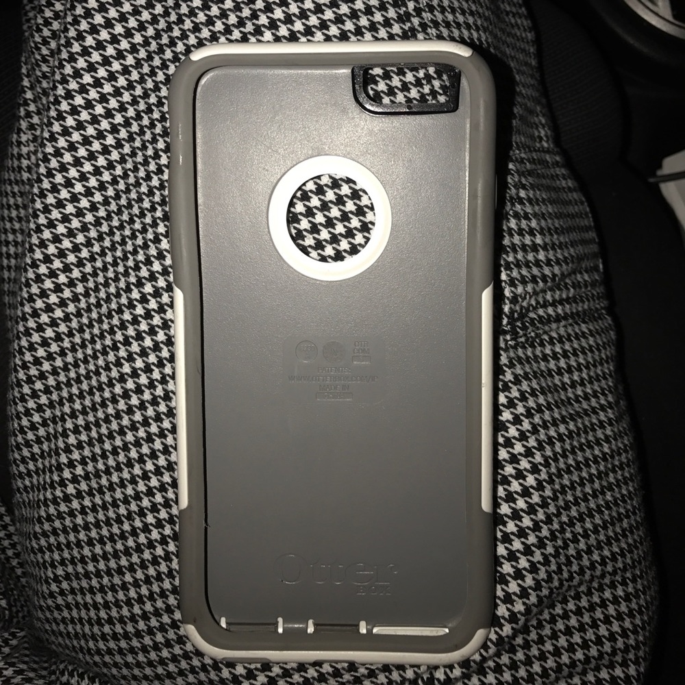 Otterbox commuter series with Pop Socket