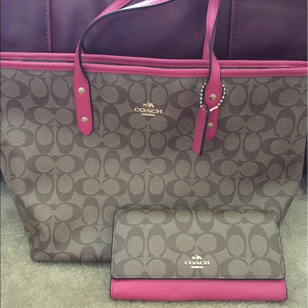 Beautiful Coach purse and wallet