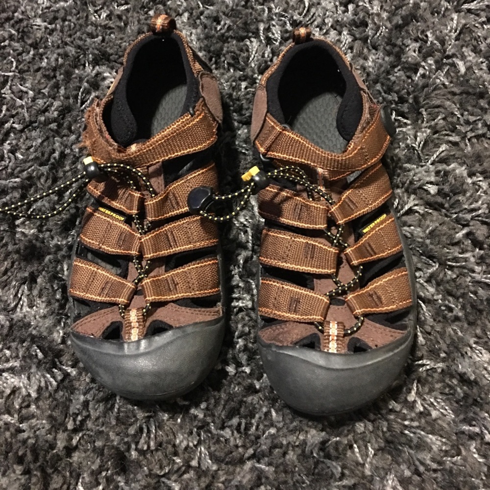 Kids size 4 Keen sandals