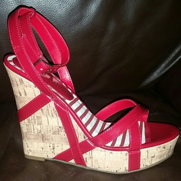 Kardashian Kollection Red Wedge/platform - Picture 1 of 3