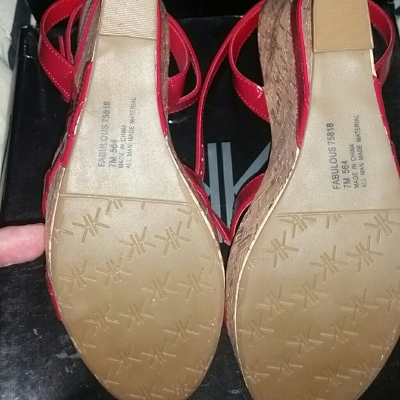 Kardashian Kollection Red Wedge/platform - Picture 2 of 3