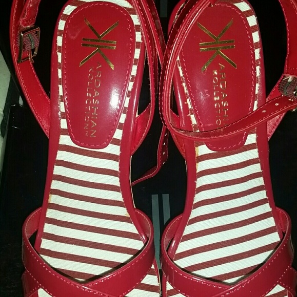 Kardashian Kollection Red Wedge/platform - Picture 3 of 3