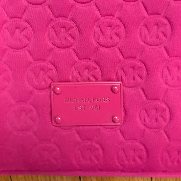 Authentic Michael Kors IPad case - Picture 3 of 3